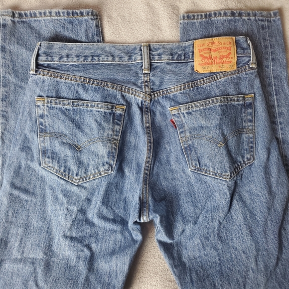 Mens Levi's 501 Button Fly Jeans - Picture 4 of 10